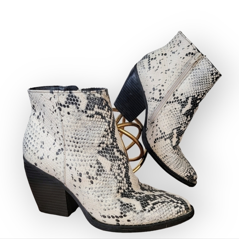 Steve Madden Girl Klicck Snake Print Ankle Boots Booties Size 8